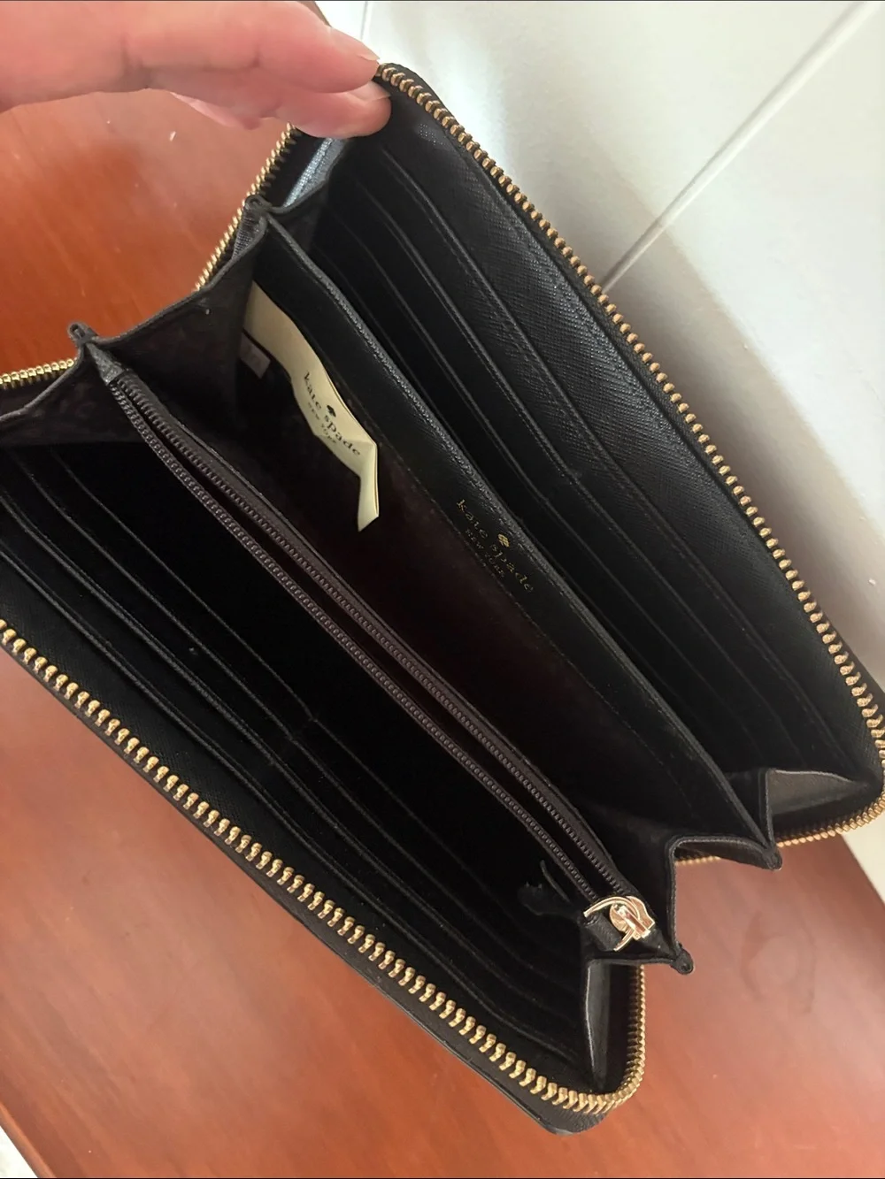 Kate Spade New York Laurel Way Neda Saffiano Black eather Zip Continental Wallet